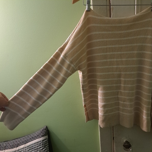 GAP Women's Hooded Sweater - Picture 5 of 6